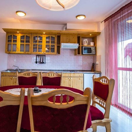 Kis-Gast Panorama Apartman ハイデゥソボスロー エクステリア 写真