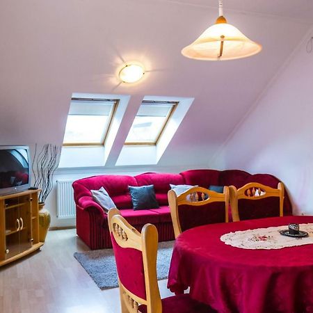 Kis-Gast Panorama Apartman ハイデゥソボスロー エクステリア 写真