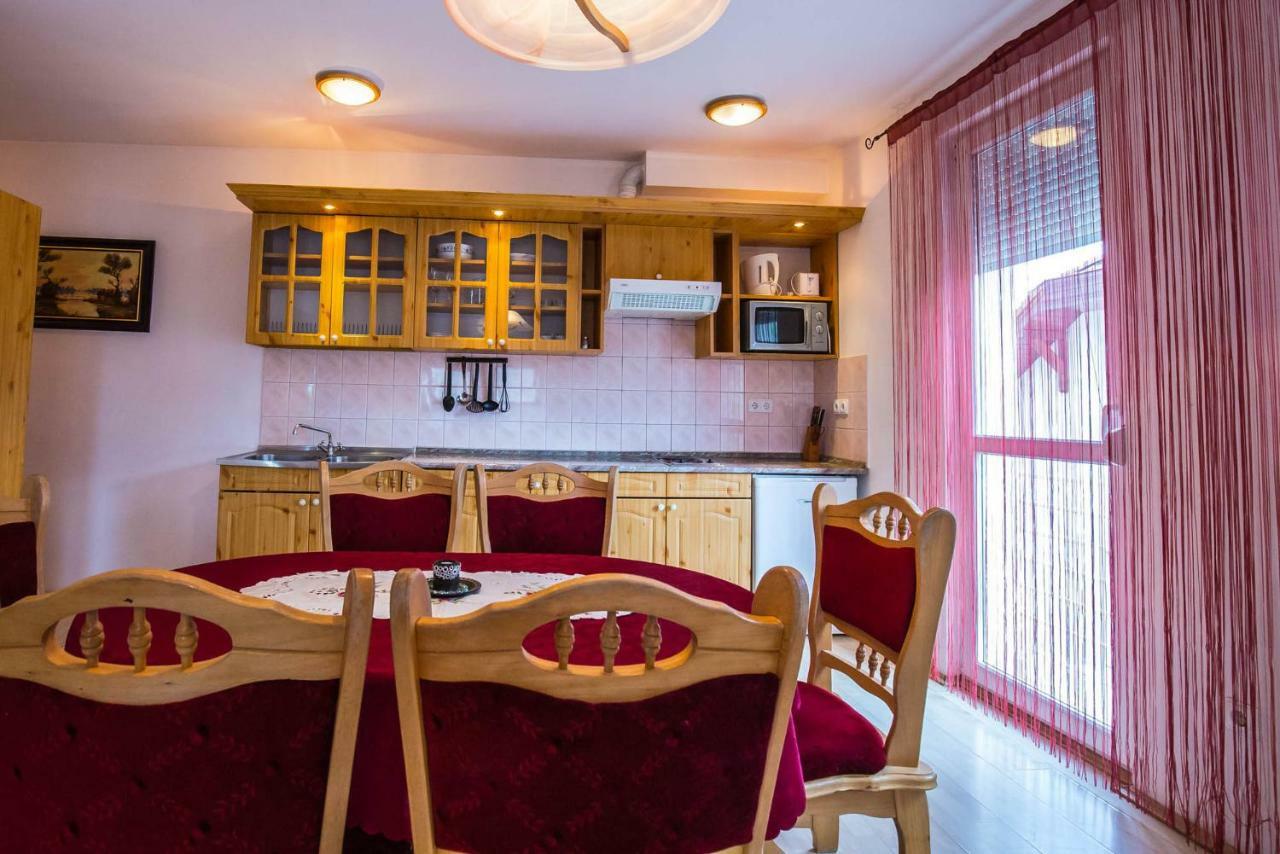 Kis-Gast Panorama Apartman ハイデゥソボスロー エクステリア 写真